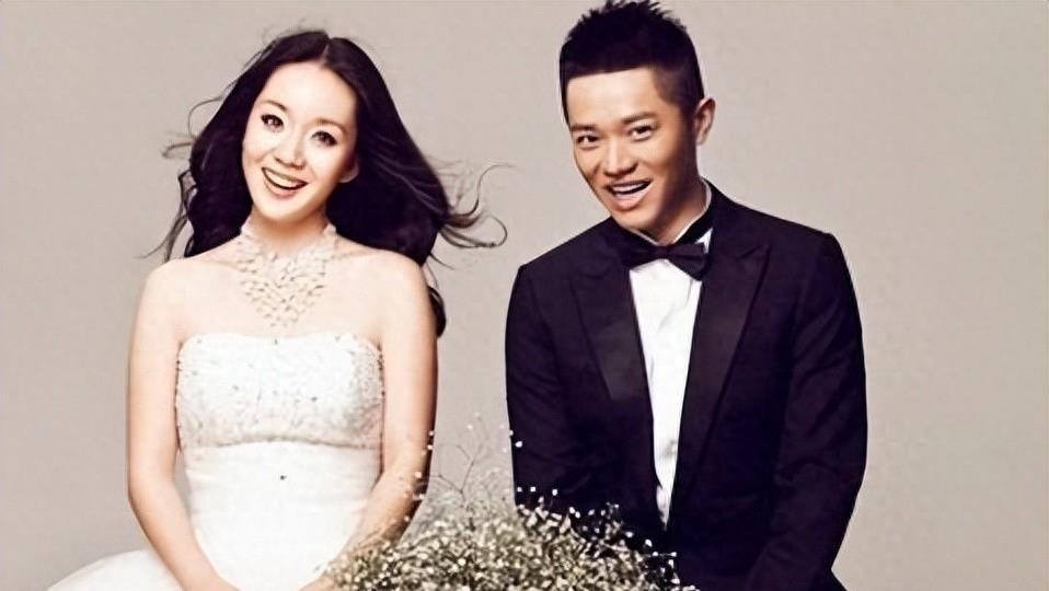 回顾凤凰传奇五五分账25年不是玲花傻而是她太聪明