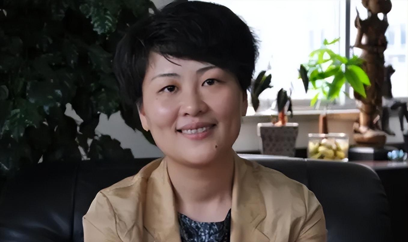 回顾演少林寺的丁岚两婚两离人生如戏如今60岁容颜可改变