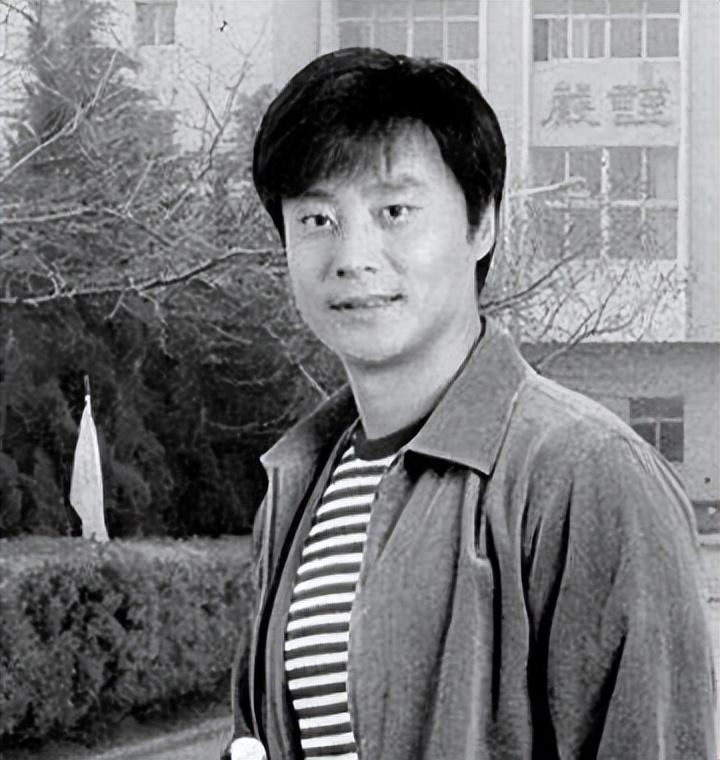 任程伟早期穷到与妻子住地下室成功走红后与妻子不离不弃