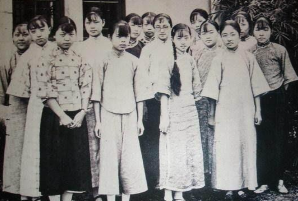 军阀杨森连娶十二个太太命运各不相同最后一个在他91岁时生女