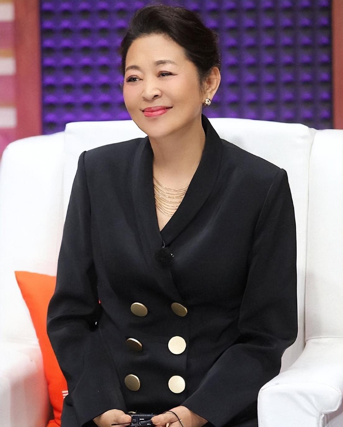 回顾骗了我们30年原来她是倪大红的姐姐网友难怪能火几十年