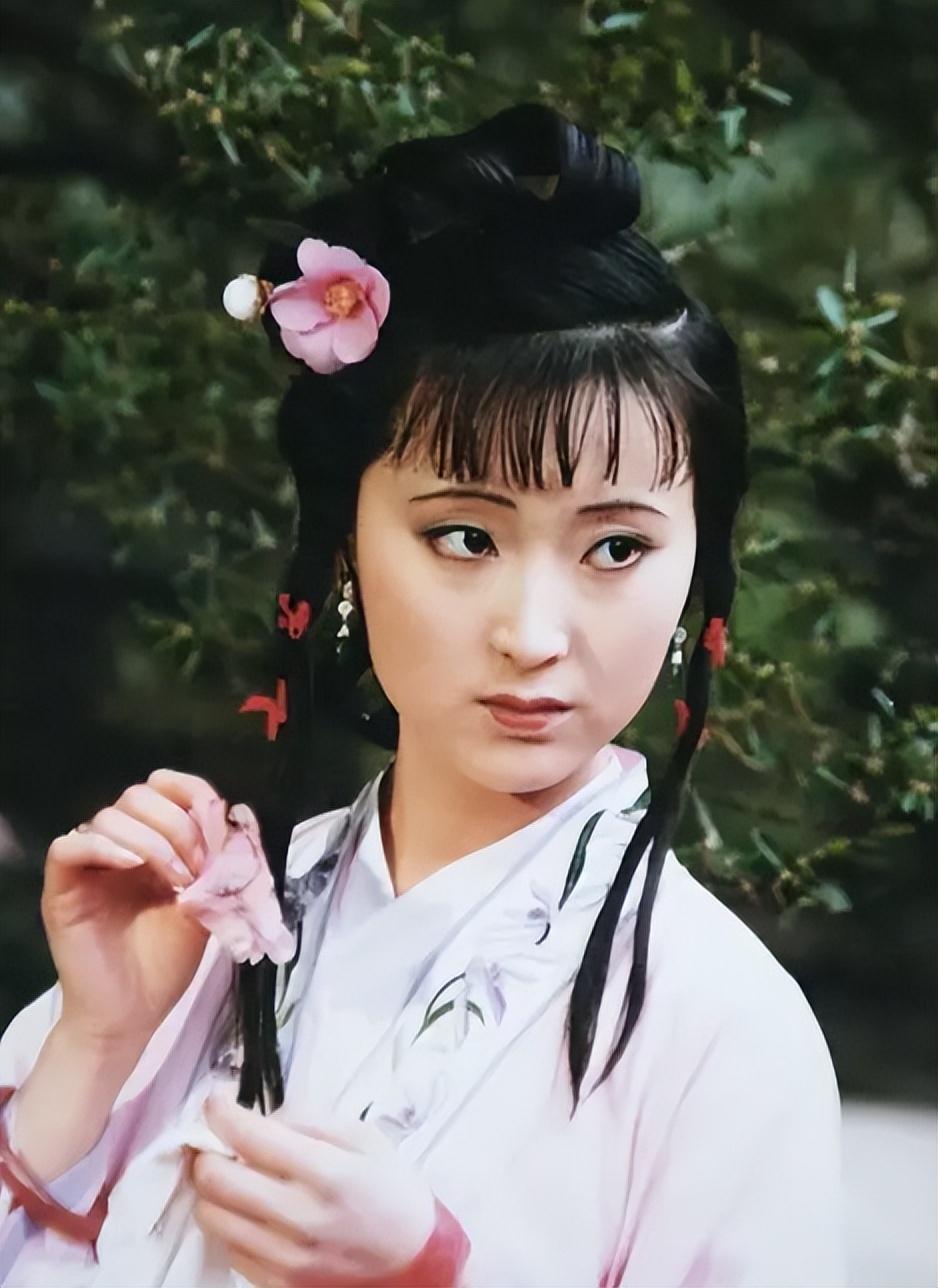 回顾薛宝钗张莉身价过亿无儿无女59岁未婚终成红楼梦中人