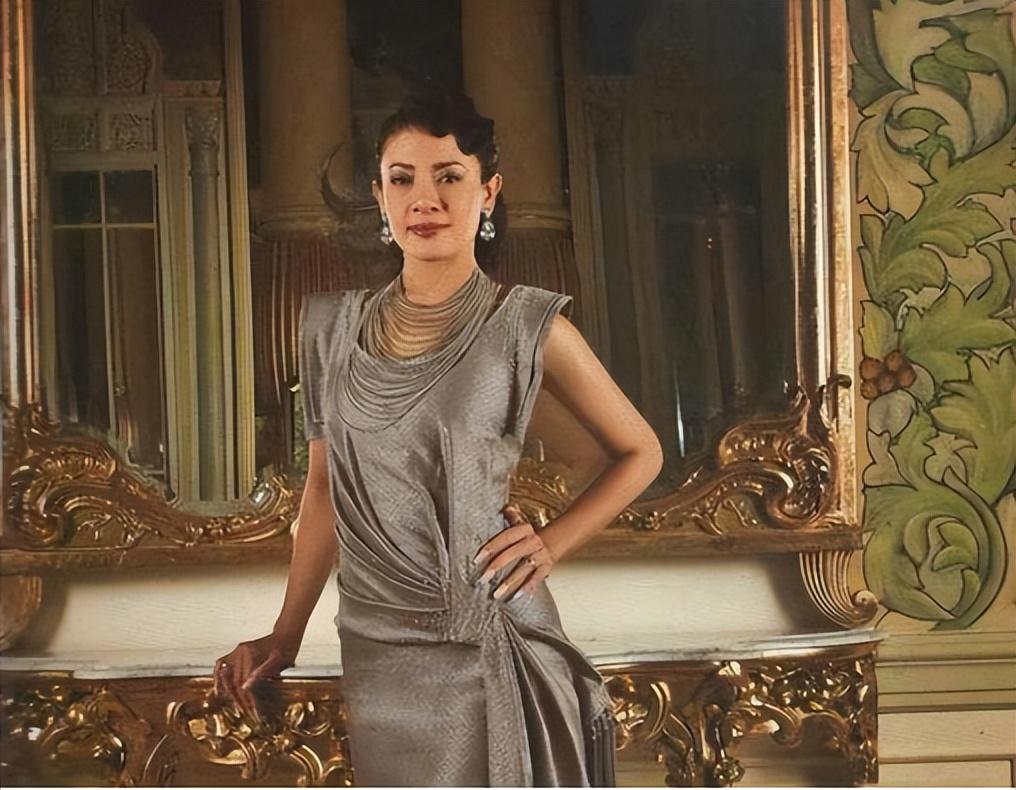 14年泰国最美王妃被爆赤裸趴地喂狗后削发为尼如今怎么样了