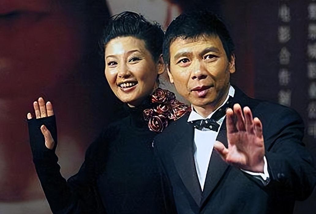 1999年,冯小刚终于和徐帆修成正果,在经历了将近7年的恋爱长跑之后
