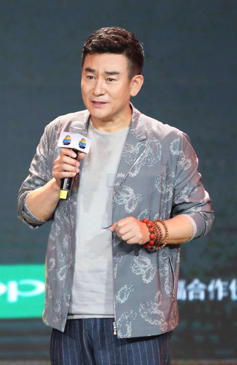 回顾李洪涛曾是铁路工人娶老师的女儿为妻结婚30年零绯闻