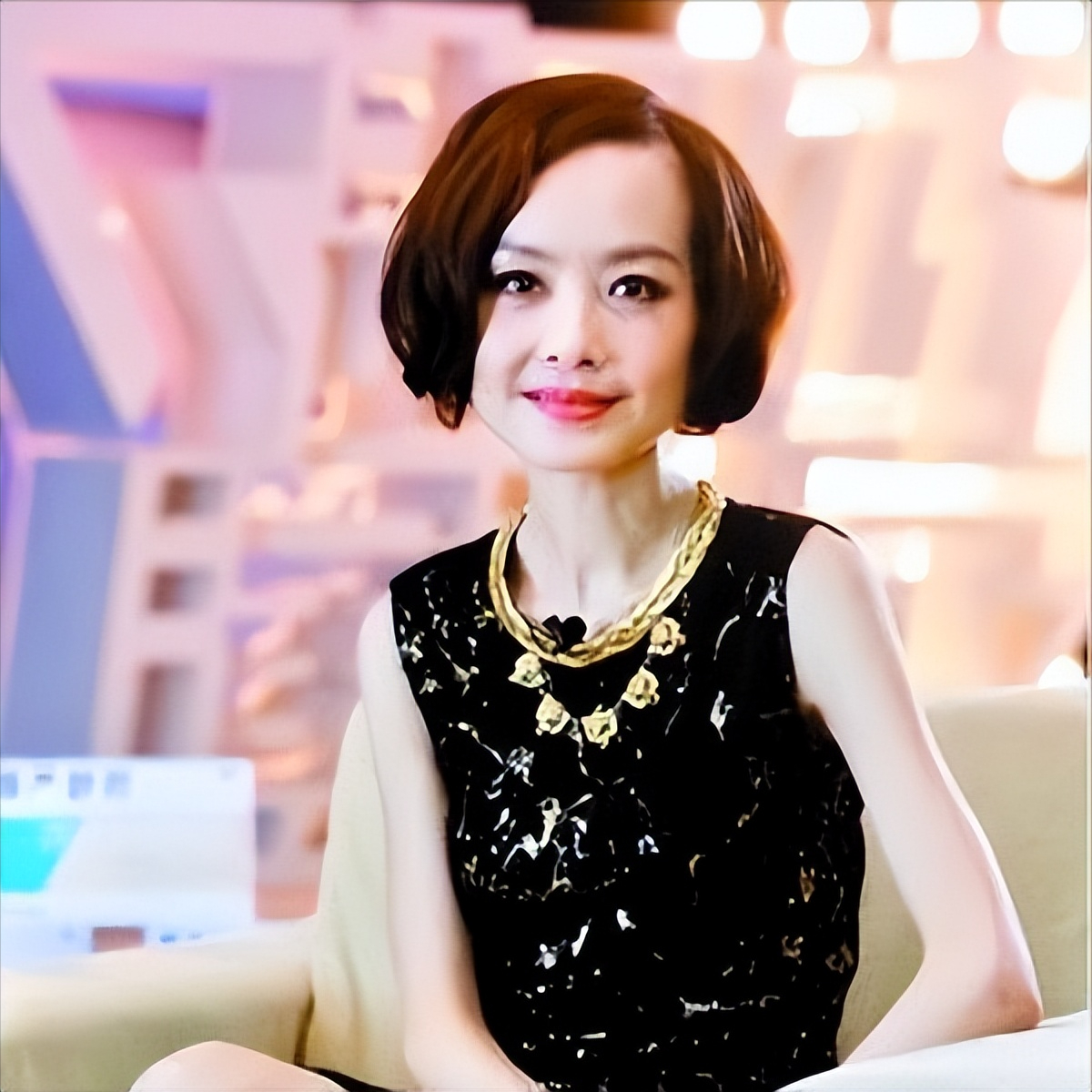 但是鲁豫当时有男朋友,后来因为出国留学的需求,和男友的人生规划产生