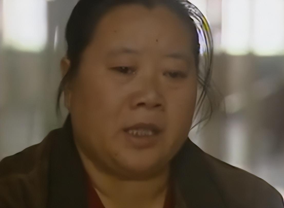 张金凤的母亲张金凤的母亲还有一个孩子,名叫张金龙,但是张金龙却在