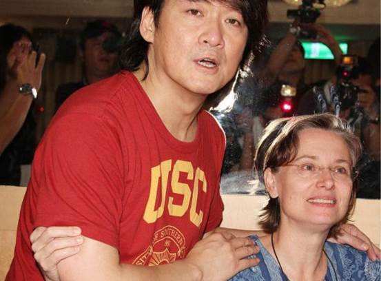 回顾康粹兰与周华健从夫妻到姐弟再到母子幸福背后有泪水