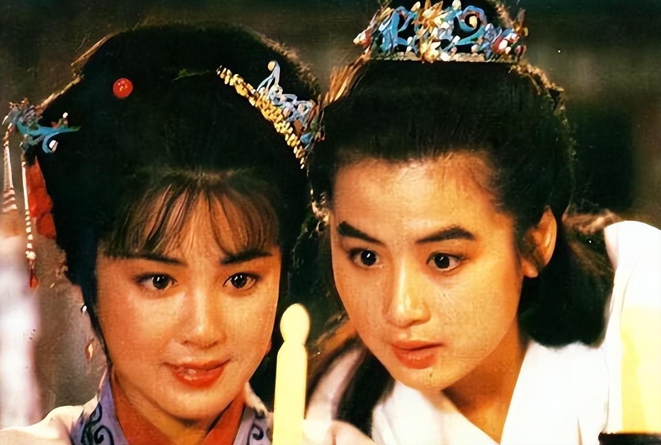 要知道在此之前,夏菁和丈夫佟瑞欣可是经常在大众面前露面恩爱的,两人