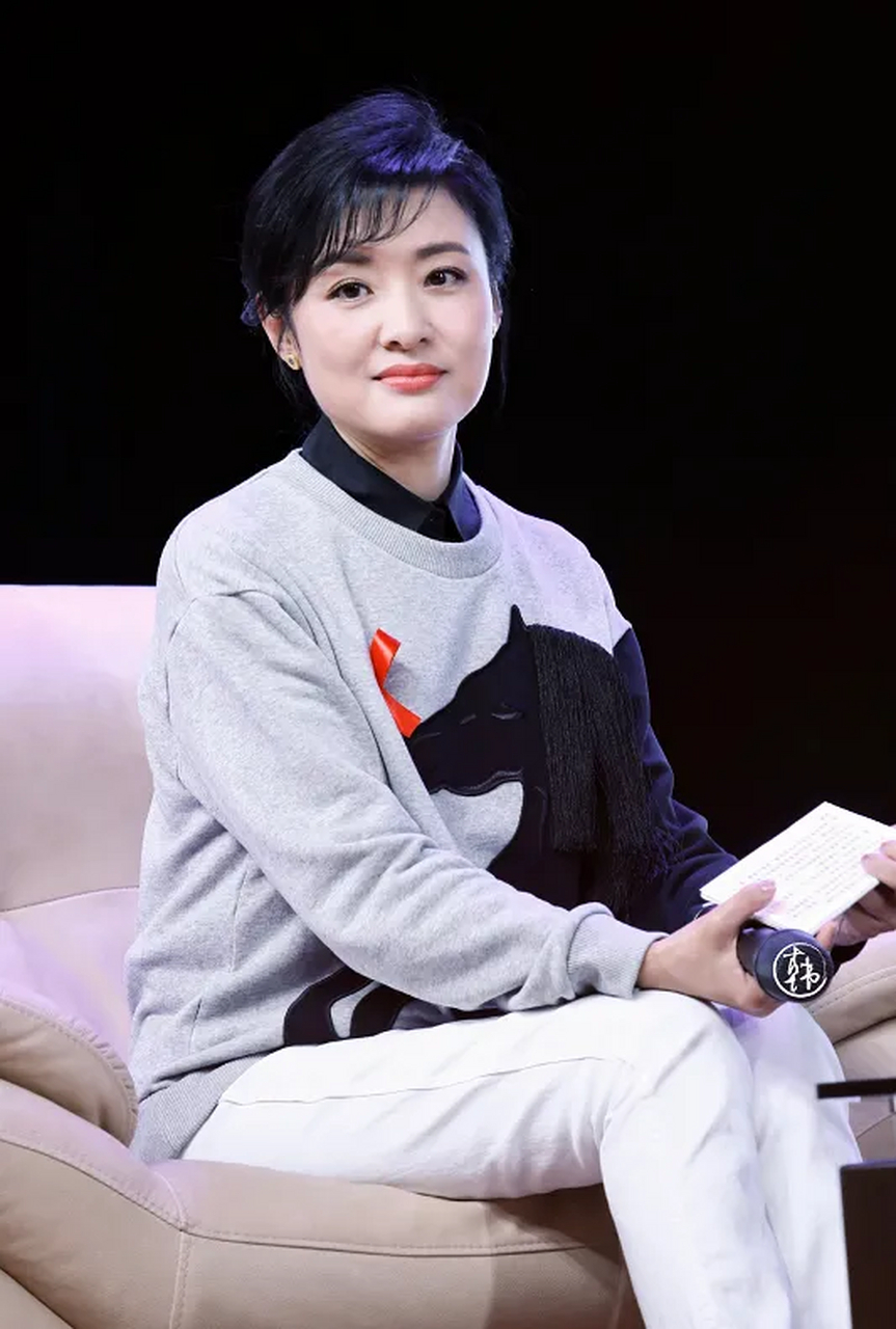周涛,央视前女主持典范!
