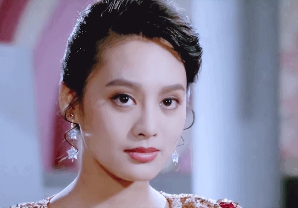 接连出演了《大辫子的诱惑》,《赢家》和《新上海滩》等等,和一众港星