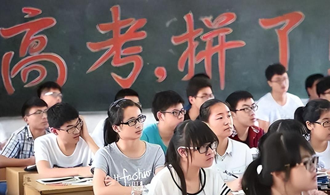 回顾湖北高考生放弃保送清华称要享受高考过程最终考了多少分