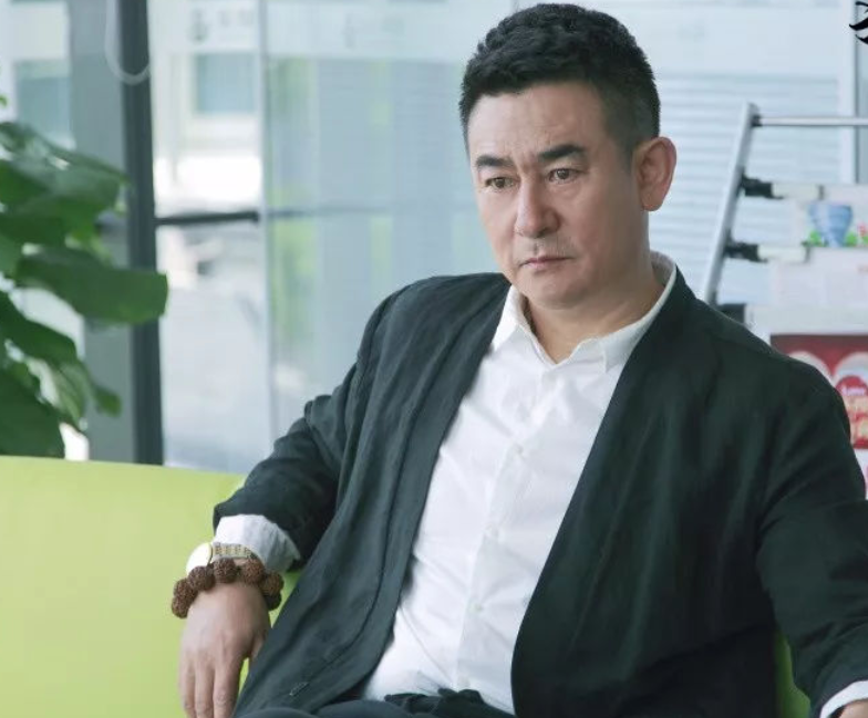 回顾李洪涛曾是铁路工人娶老师的女儿为妻结婚30年零绯闻