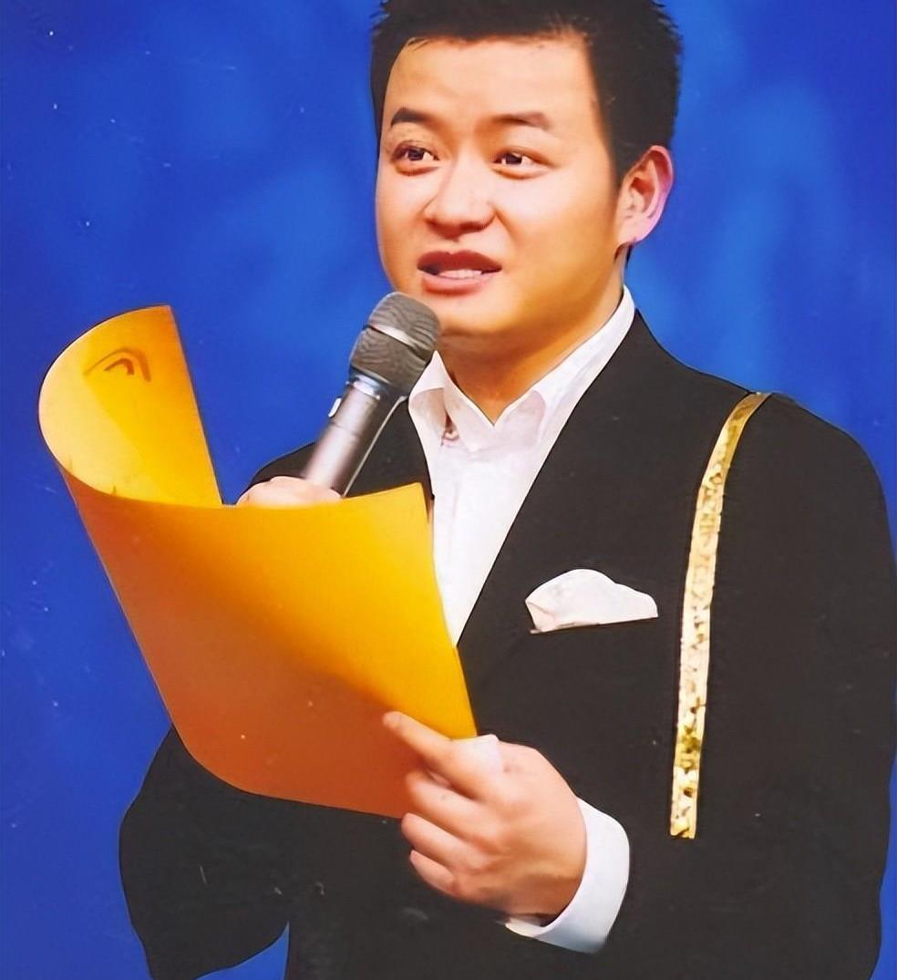 回顾李佳明借钱上学进央视巅峰期出国深造归来后被小尼代替