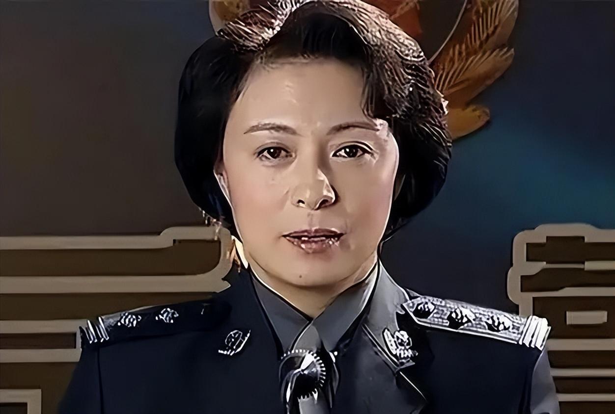 回顾演员刘佳为照顾父亲息影10年父亲离世后守着骨灰生活8年