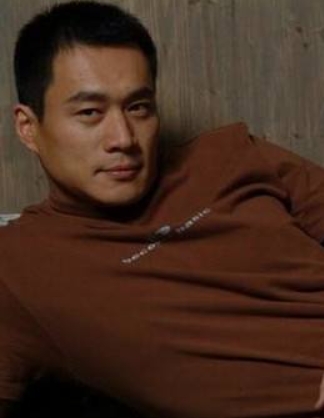 回顾丁海峰娶大他2岁的初恋妻子患癌后放弃事业守在她身边