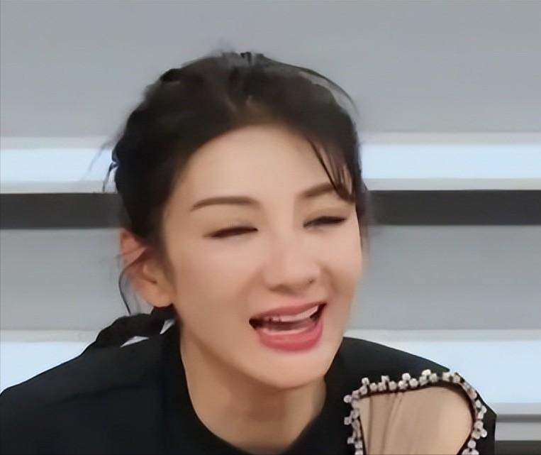 舒畅:灵气小狐狸变卖货大姐记得当时看《宝莲灯》时,总被舒畅演的小