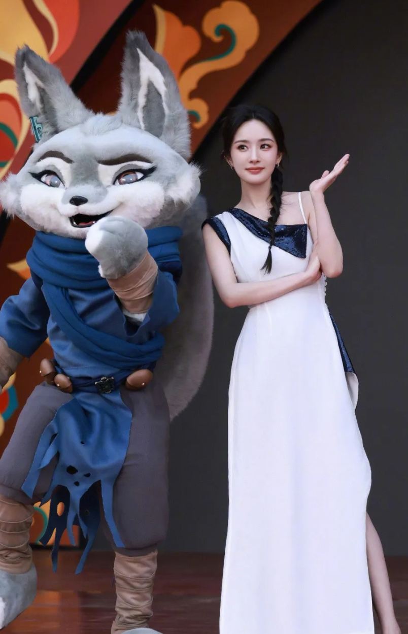 杨幂惊艳cos狐狸装,气质美艳绝伦,玲珑可爱宛如仙子下凡