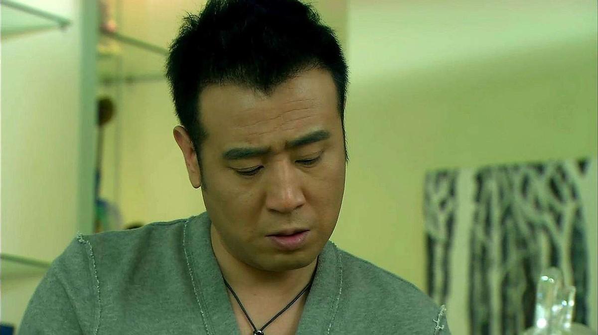 回顾著名演员于和伟40岁大器晚成绯闻不要紧糟糠之妻不能丢