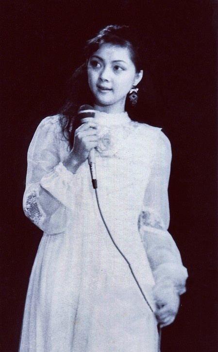 回顾薛宝钗张莉身价过亿无儿无女59岁未婚终成红楼梦中人