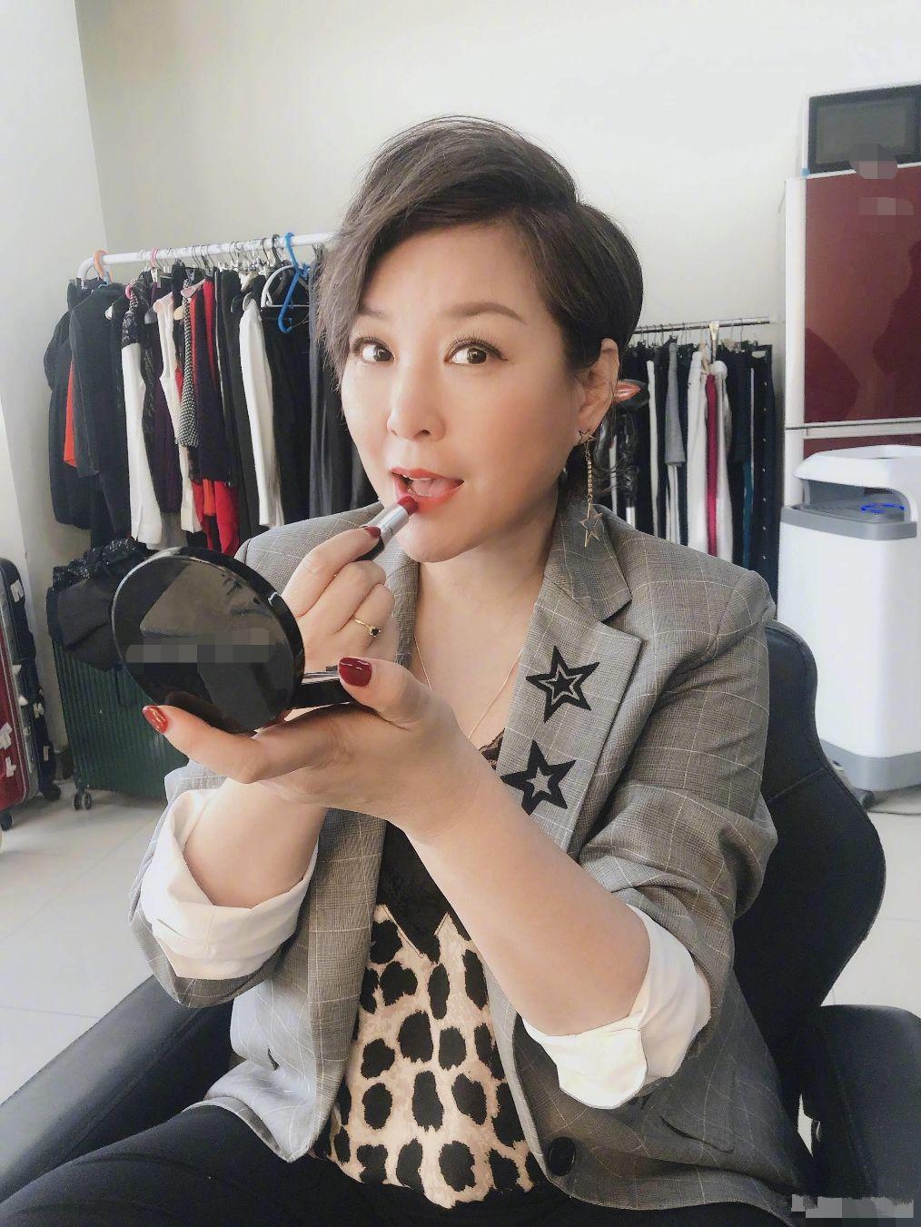 回顾主持人李静从央视裸辞自己当老板嫁给史可的前夫不后悔