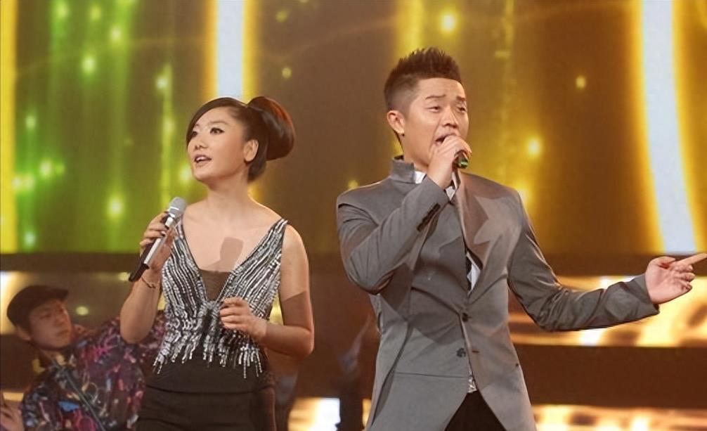 回顾凤凰传奇五五分账25年不是玲花傻而是她太聪明