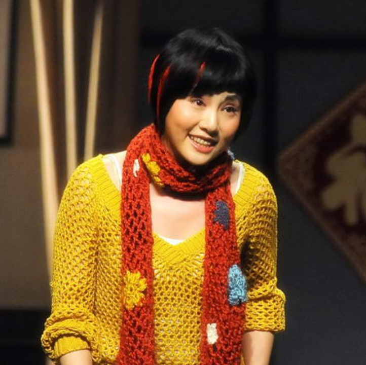 杨母(吕有慧饰)男主杨昱乾的母亲,镜头不多.