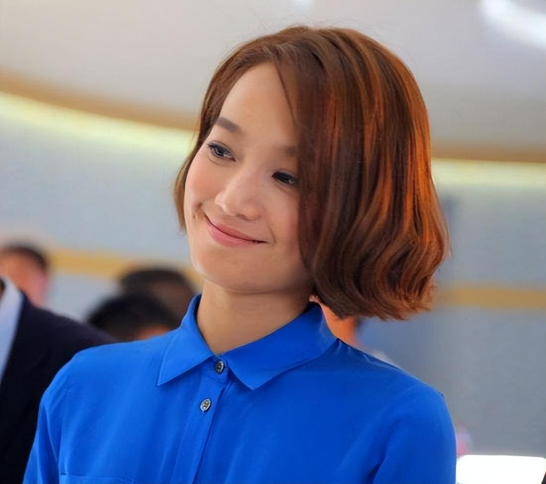 回顾主持人朱丹离婚后再嫁周一围4年生2胎生活中有苦也有甜