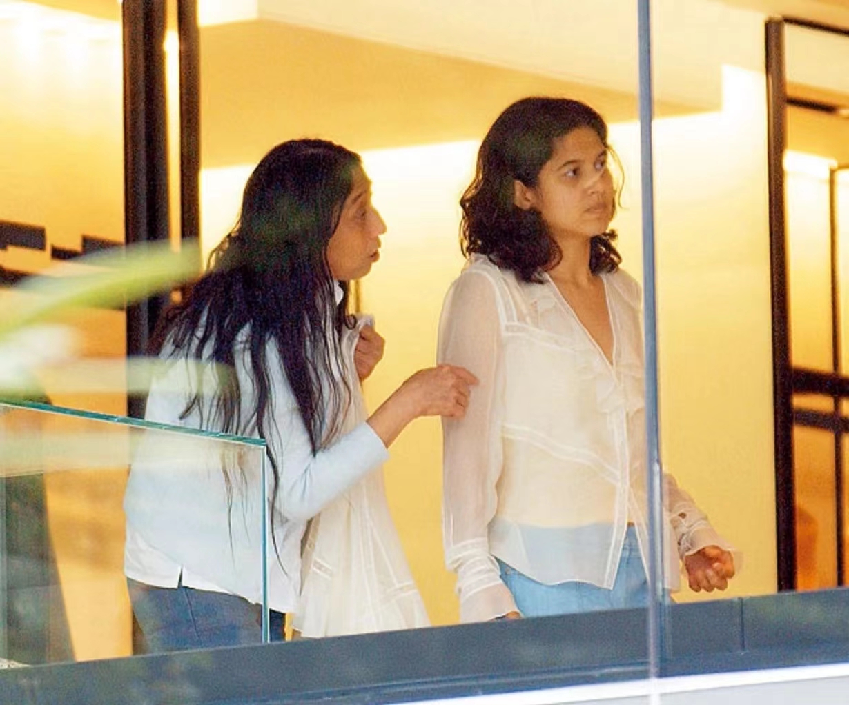 得而知,霍震霆倒是一直与何超英保持友好往来,两人曾在葡京合开古董店