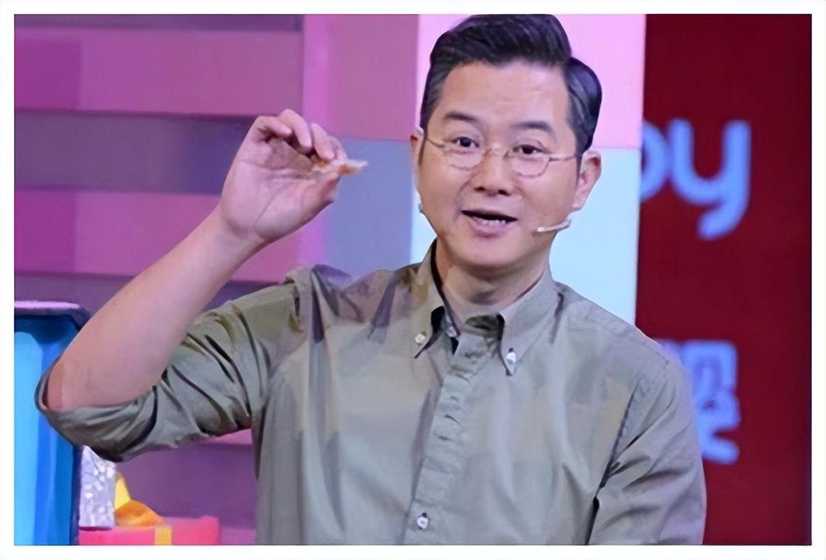 回顾情感主持人赵川两婚两离三婚娶小16岁娇妻他们过得好吗