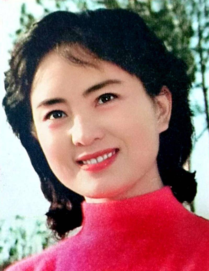 回顾演员张金玲前夫徐敏再婚后带娃嫁富商的她生活状况如何