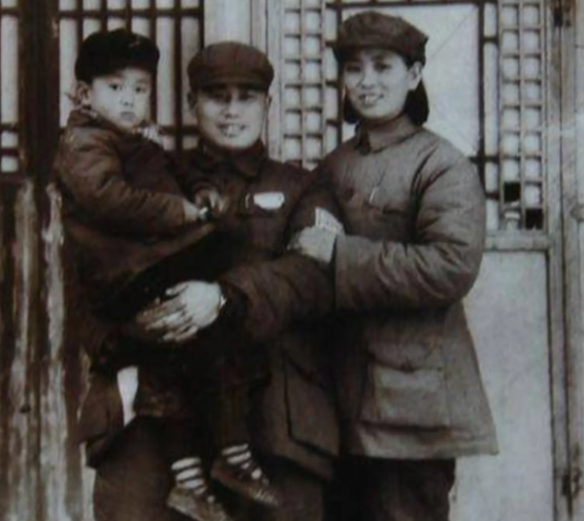 韩岫岩逝世后王近山小姨子去遗体告别距上次被姐姐怀疑已50年