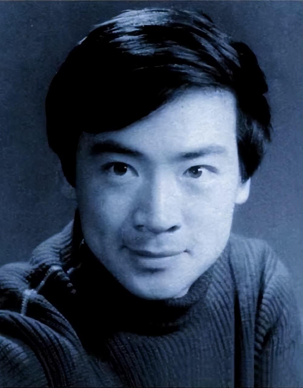 寇振海用现在的话来说就是"天赋型演员",身高1米78,年轻时是一个名副