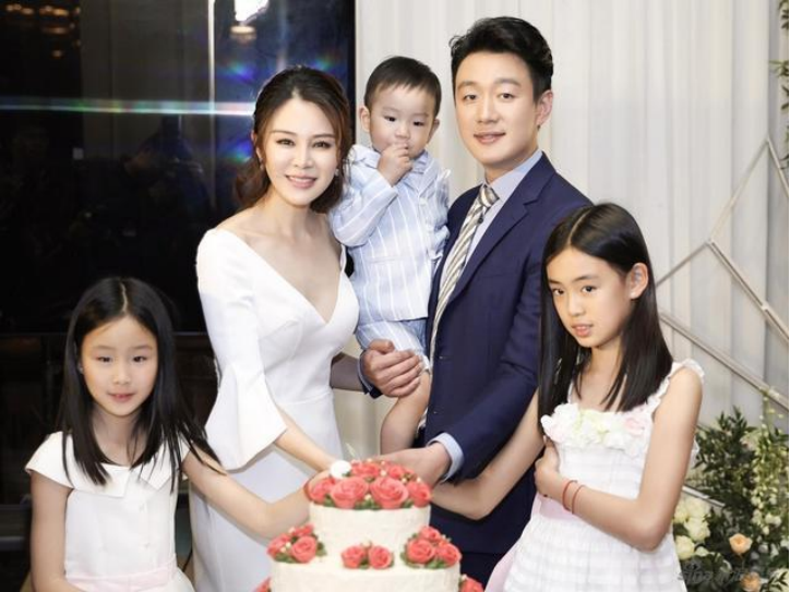 回顾佟大为为父亲自学针灸在身上扎针眼20年后终于创造奇迹