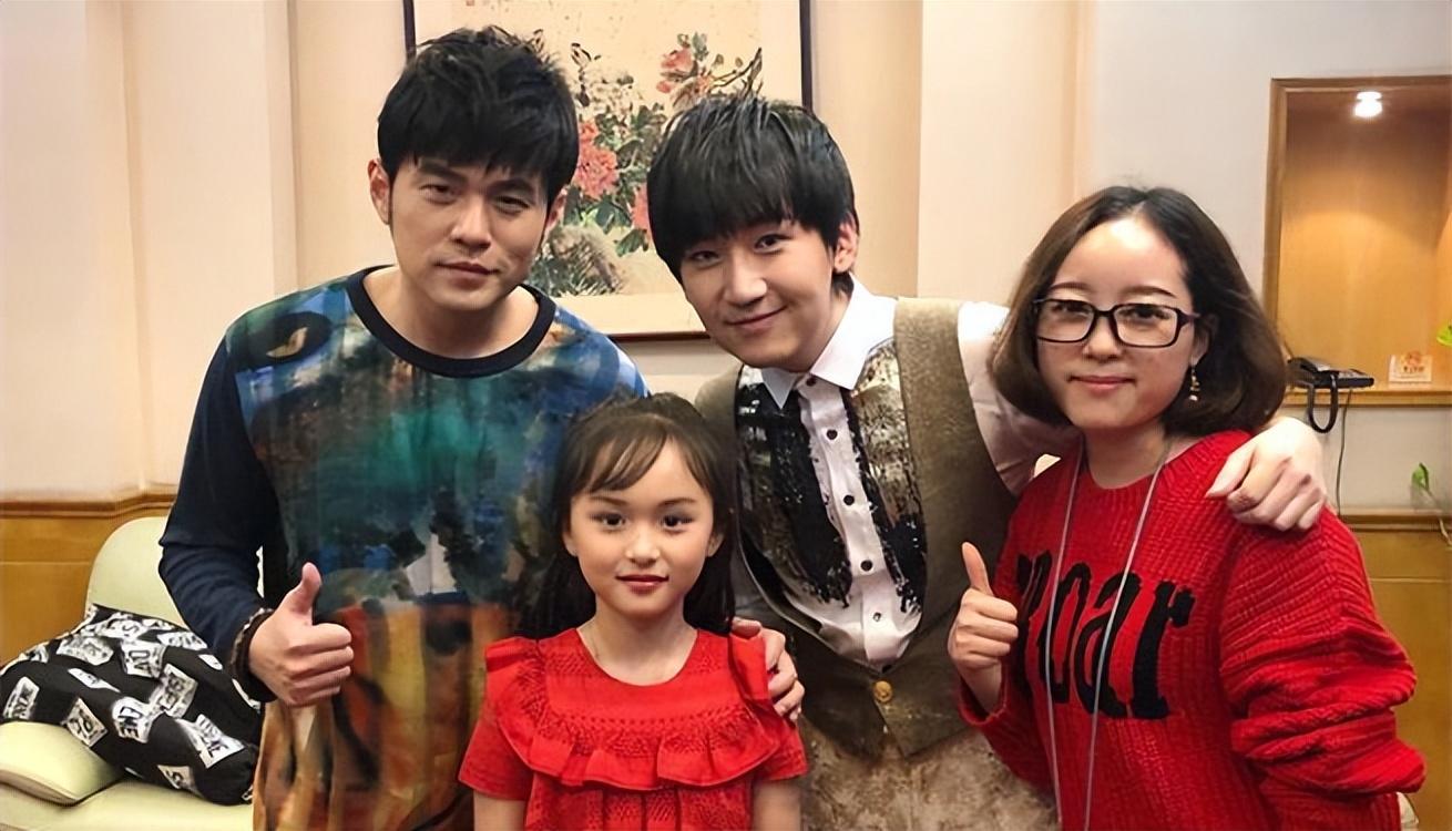 回顾刘楚恬2岁出道6岁爆红全国如今14岁的她怎么样了