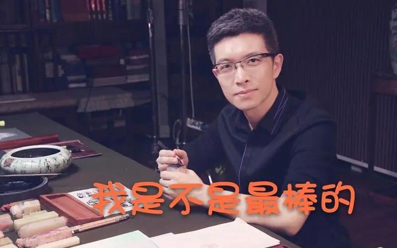 回顾央视梗王朱广权年轻时是帅小伙如今44岁白了头都没结婚