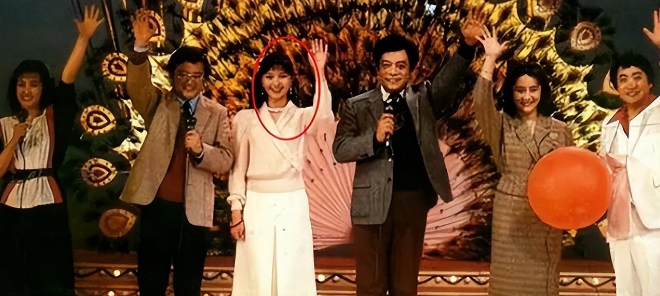 因为节目效果很好,在1986年,方舒甚至还曾和赵忠祥,王刚一起主持春节