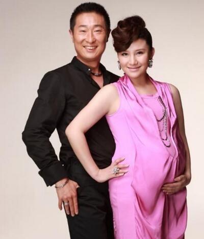 回顾周冬齐不顾父母反对嫁给林永健40岁当妈留下幸福的眼泪