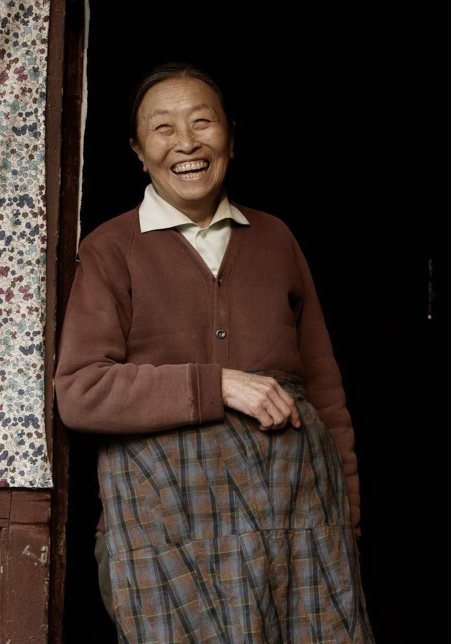 回顾丑娘张少华被干儿子宠上天际却为何对亲儿子充满愧疚