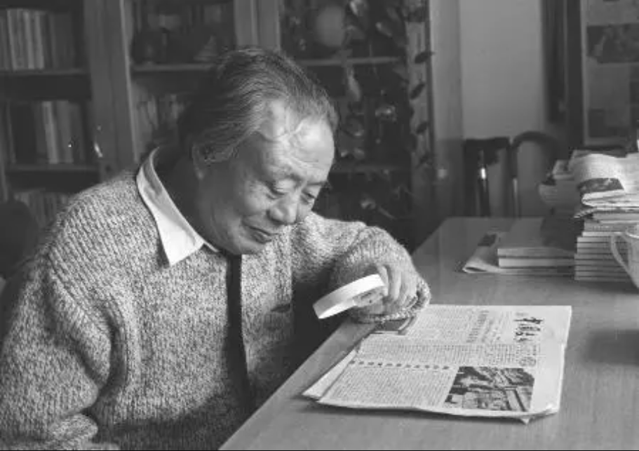 王震力邀艾青到北大荒,时隔多年后艾青回忆:他是我们家的大救星