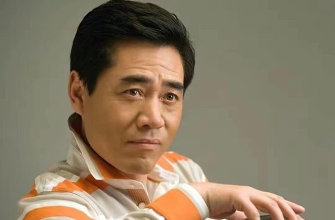 他在事业上的成功是毋庸置疑的,曾出演过《赤橙黄绿青蓝紫》《大宅门