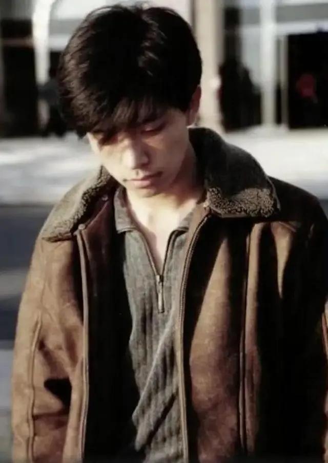 回顾央视梗王朱广权年轻时是帅小伙如今44岁白了头都没结婚