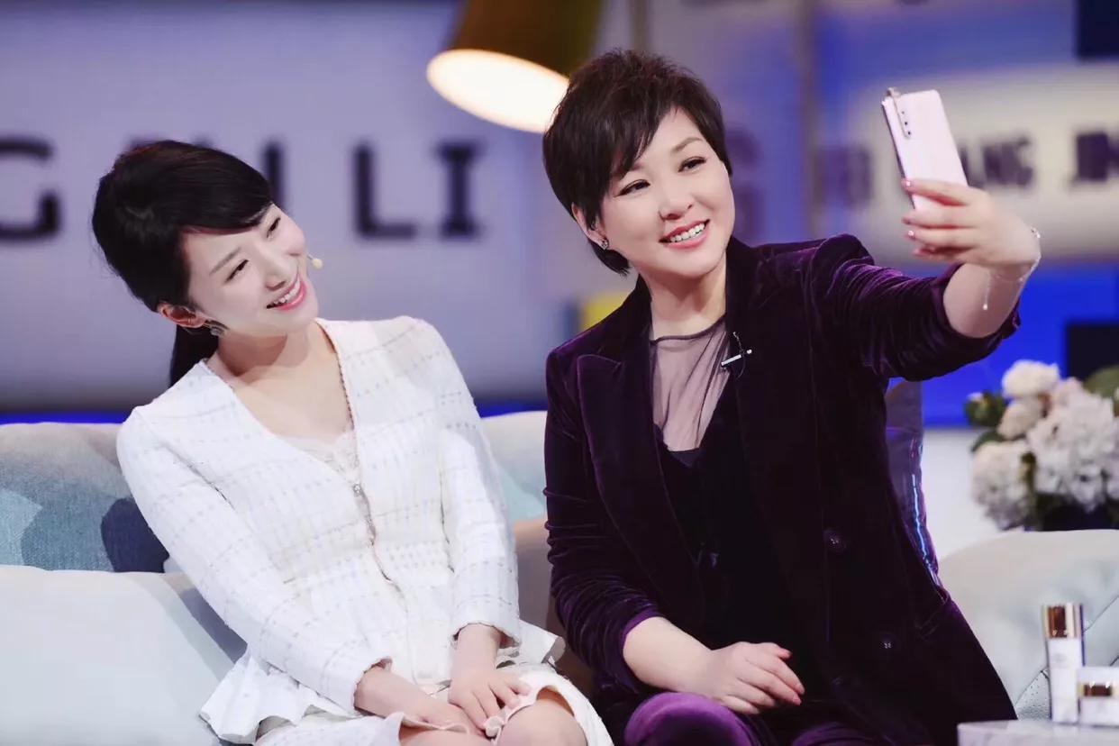 回顾主持人李静从央视裸辞自己当老板嫁给史可的前夫不后悔