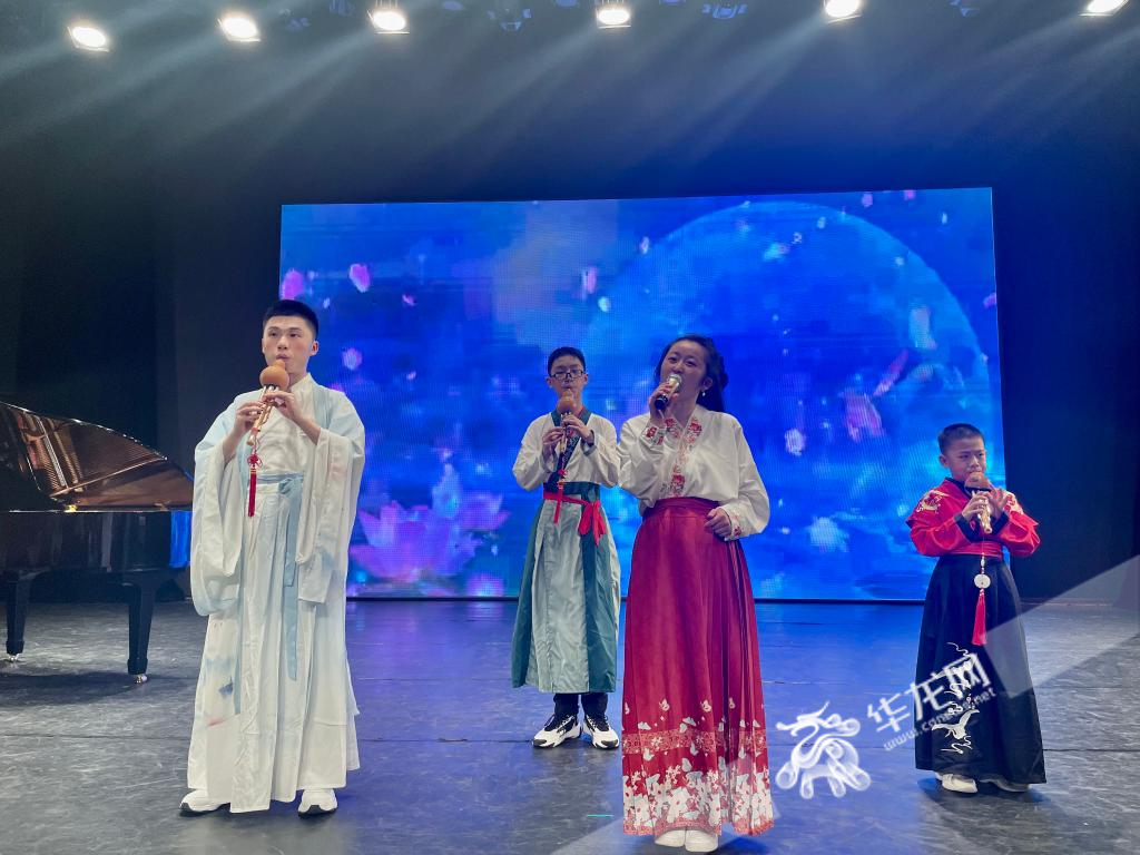 特写真棒星星的孩子长大后变身斜杠青年