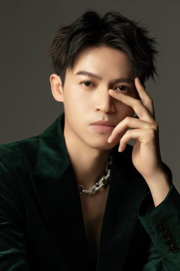 《宣武门》热播,青年演员施琅中英双语对戏吸睛