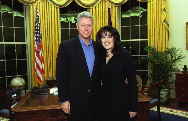 回顾拉链门事件莱温斯基展现出新生机77岁的克林顿则显得沧桑
