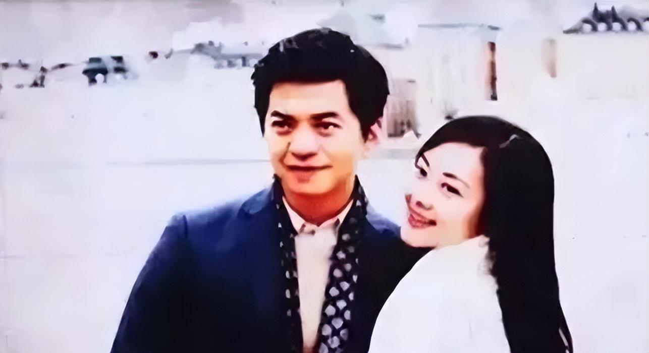 回顾李健32岁父亲离世妻子在最艰难时嫁给他成名后绝不辜负
