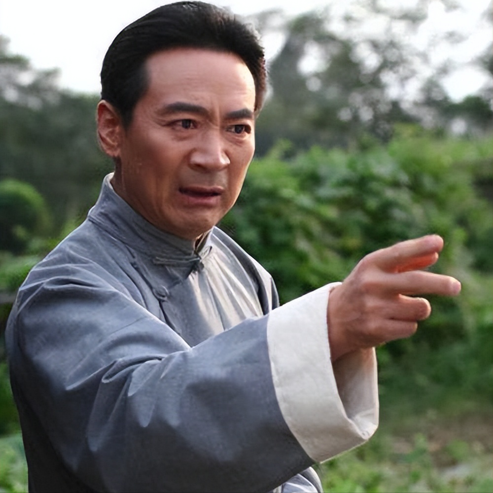 回顾69岁寇振海现状白发老态儿子上高中妻子风韵犹存