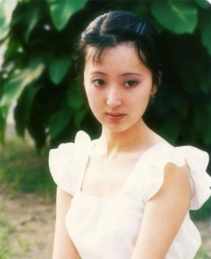 回顾红颜薄命陈晓旭凭林黛玉走红身价过亿剃度出家41岁去世