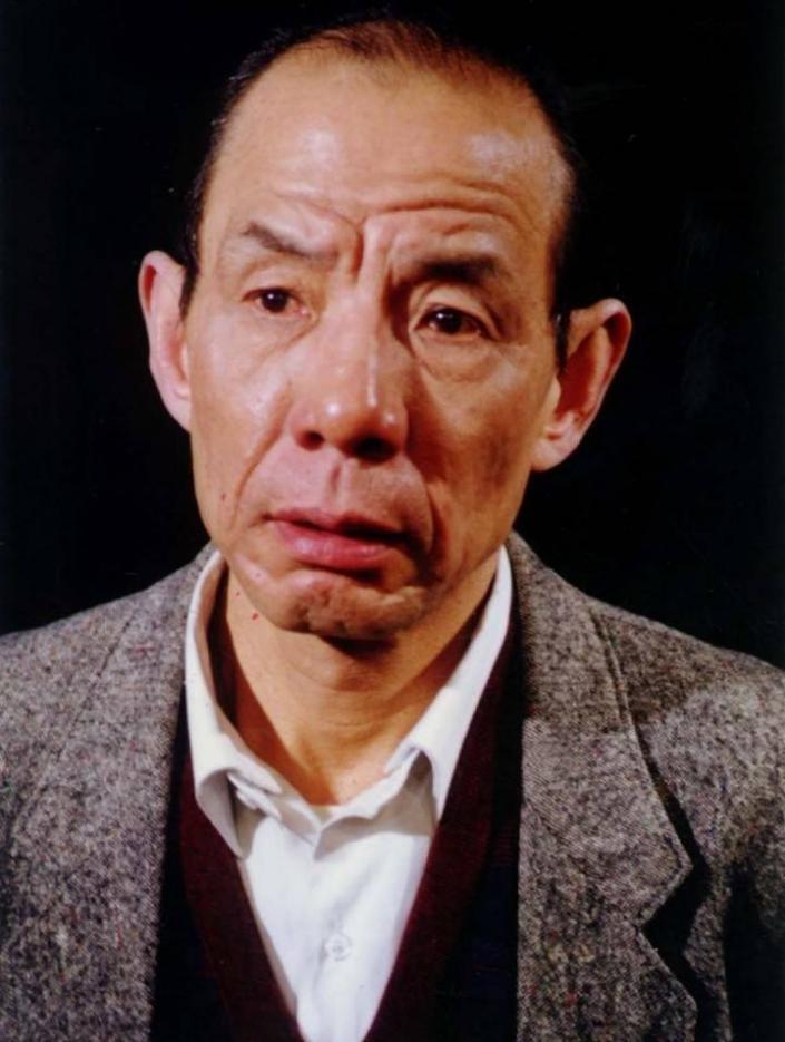 回顾老戏骨魏宗万娶房东的女儿把继女宠成宝房产全留给妻女